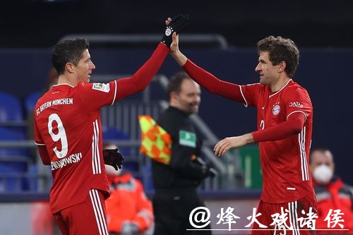 德甲-莱万2球再破纪录穆勒2传 拜仁4-0大胜多特 德甲-莱万2球再破纪录穆勒2传 拜仁4-0大胜多特