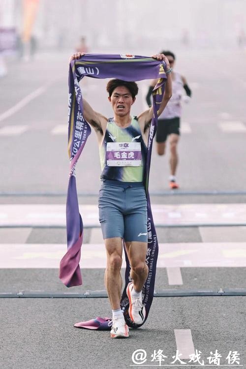 张德顺刷新中国女子10公里路跑最好成绩